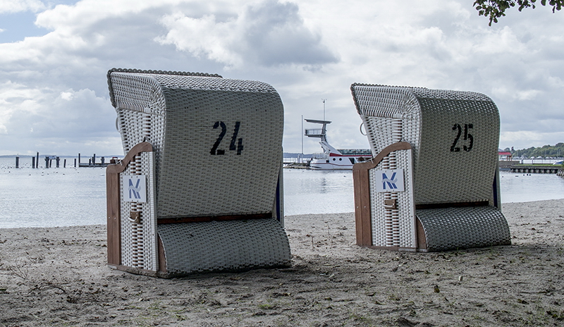 Strandkorb SAM_4168 Kopie.jpg - Geschlossene Strandkörbe  an der Müritz